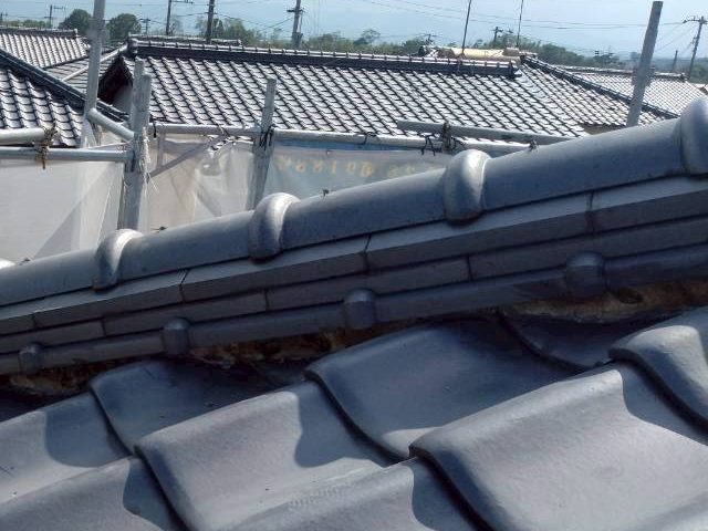 三木町の老朽化で一部欠損した漆喰